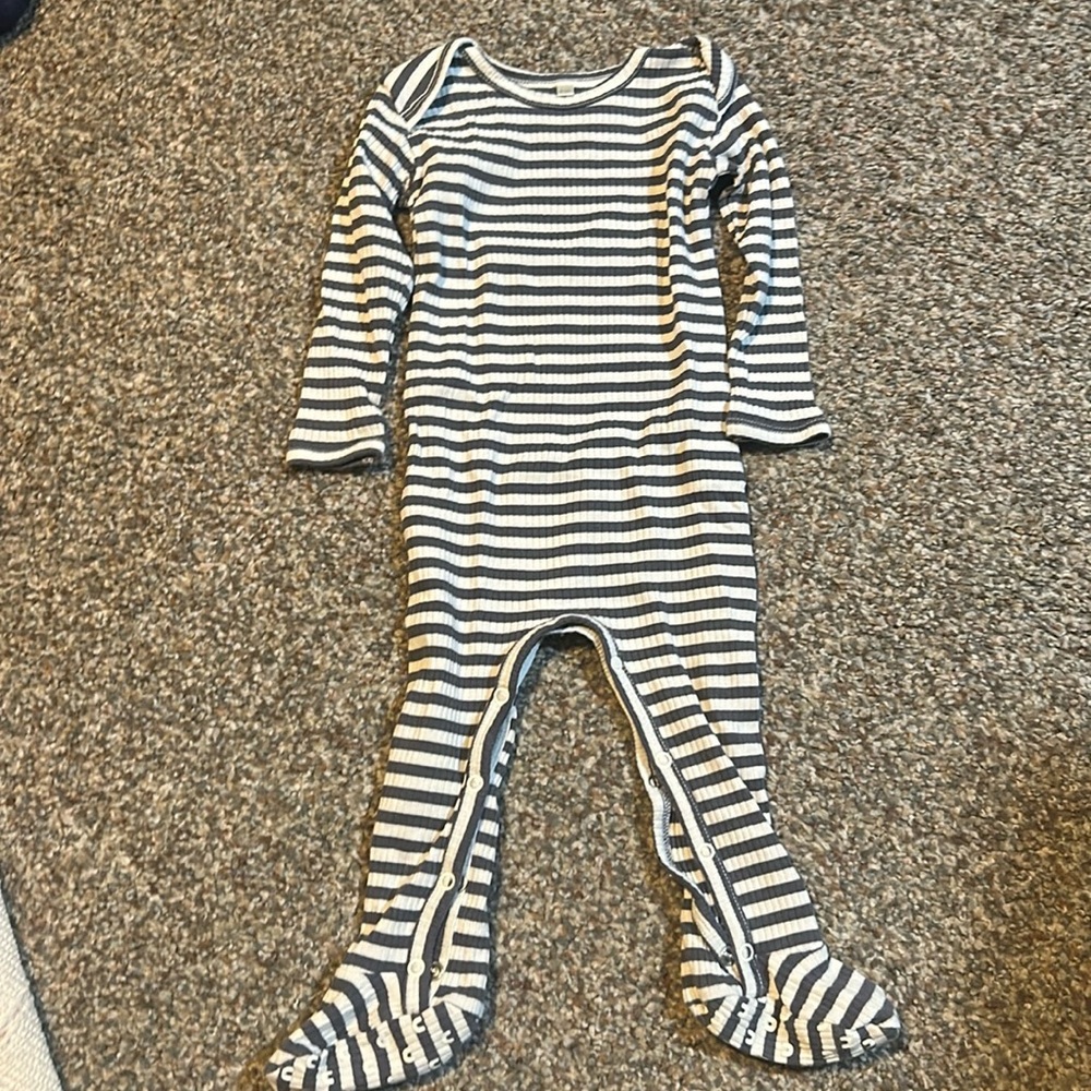 EUC, worn one!! Quincy Mae Footies size 6-12